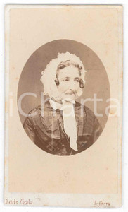 1870 ca VOGHERA Ritratto di donna anziana - Foto Davide CICALA - CDV  Fotografia d'epoca, su cartoncino.FOTOGRAFO: Davide Cicala - Voghera, Via Bellocchio GOOD/buono  Formato: CDV (6x10 cm) originale e autentica 1