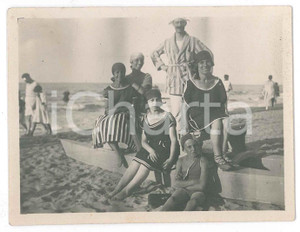1920 ca SANREMO (IM) Bagnanti in riva al mare - Foto COSTUME 11x8 cm Fotografia d'epoca. GOOD/buono  Formato: 11x8 cm originale e autentica 1