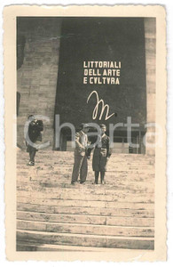 1935 ROMA LITTORIALI - GOLIARDIA - Universitari all'ingresso - Foto 7x11 cm  Fotografia d'epoca. POOR/danneggiato piegatura al lato superiore e piegature angolari Formato: 7x11 cm originale e autentica 1