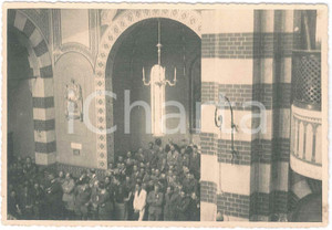 1935 ca A.O.I. ASMARA (ERITREA) Cerimonia nella cattedrale con autorità italiane Fotografia d'epoca, scattata all'interno della Chiesa della Beata Vergine del Rosario. CONDIZIONI:GOOD/buono ma abrasioni al versoFORMATO: 15x10 cm originale e autentica 1