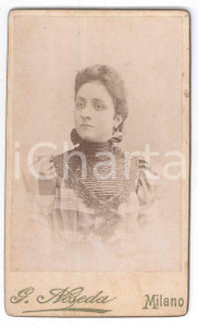 Fotografia d epoca originale 1880 ca. MILANO  Ritratto di giovane donna con vestito a quadri Foto NOSEDA CDV 1