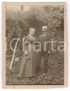 Fotografia d epoca originale 1905 TORINO Coppia di anziani coniugi in un giardino  Ritratto Foto 9x12 cm 1