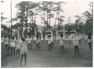 1940 ca JAPAN - SPORT - GYMNASTICS - Lesson in the open air  *Photo 22x16 cm Fotografia d'epoca.  POOR/danneggiato piegature angolari Formato: 22x16 cm originale e autentica 1