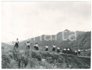 1940 ca JAPAN - SCHOOL - Outdoor jump rope - Photo 22x16 cm Fotografia d'epoca.  GOOD/buono minime abrasioni angolari Formato: 22x16 cm originale e autentica 1