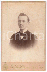 1880 ca TORINO Ritratto di giovane uomo - Foto G. B. BERRA 11x16 cm Fotografia d'epoca, su cartoncino rigido.   FAIR/discreto foro di affissione al lato inferiore Formato: 11x16 cm originale e autentica 1