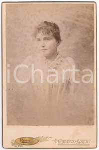 1890 ca GENOVA Ritratto di giovane donna in bianco - Foto ROSSI 11x16 cm Fotografia d'epoca, su cartoncino rigido.FOTOGRAFO: Rossi - Via Giulia 15, Genova  FAIR/discreto difetti di stampa Formato: 11x16 cm originale e autentica 1