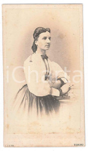 1900 ca TORINO Ritratto femminile - Emporio fotografico C. LEON - CDV Fotografia d'epoca, montata su cartoncino morbido.FOTOGRAFO: Torino - C. Leon, via Della Rocca 23 GOOD/buono  Formato: 6x10 cm originale e autentica 1