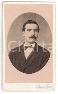 1870 ca CUNEO Ritratto di giovane uomo *Foto Giacinto GARAFFI - CDV Fotografia d'epoca montata su cartoncino rigido.L'indicazione al verso menziona los tudio Capellaro e Masserano di Biella. GOOD/buono  Formato: 6x10 cm originale e autentica 1