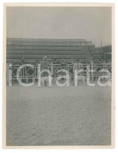 1920 ca BELGIO (?) Cinodromo - Preparazione corsa di cani - Fotografia anonima 5  Fotografia d'epoca. FAIR/discreto Lievi smussature agli angoli, difetti di stampa Formato: 8x6 cm originale e autentica 1