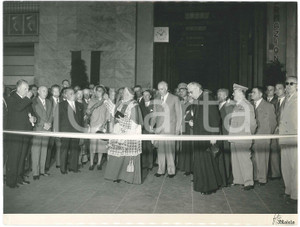 1955 TORINO Inaugurazione stazione PORTA NUOVA - Benedizione (2) Foto Fotografia originale d'epoca, con didascalia al verso.FOTOGRAFO : Moisio - Torino GOOD/buono  Formato: 24x18 cm originale e autentica 1