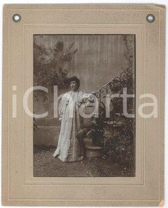 1900 ca LOMBARDIA Ritratto di donna in gravidanza - Foto RARA 13x16 cm Fotografia d'epoca, montata su cartoncino morbido, con fori originali di affissione al lato superiore. GOOD/buono  Formato: 13x16 cm originale e autentica 1