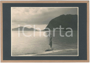 1941 LAGO D'ISEO - Veduta dall'oliveto di SENSOLE e isolino di LORETO Foto 23x16  Fotografia d'epoca, montata su cartoncino morbido rivestito.Didascalia dattiloscritta al verso. GOOD/buono  Formato: 23x16 cm originale e autentica 1