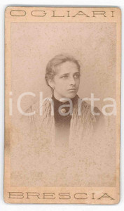 1890 ca BRESCIA Ritratto di donna con lo scialle *Foto Giona OGLIARI CDV Fotografia d'epoca, su cartoncino rigido.  GOOD/buono  Formato: 6x10 cm originale e autentica 1