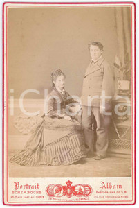 1880 ca TORINO Coppia di nobili sposi - Ritratto *Foto SCHEMBOCHE 11x16 cm Fotografia d'epoca, montata su cartoncino rigido.FOTOGRAFO: Schemboche - Torino GOOD/buono  Formato: 11x16 cm originale e autentica 1