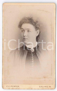 1880 ca EALING /WEST LONDON Portrait of a young woman ^Photo  E. C. PORTER CDV  Fotografia d'epoca, su cartoncino rigido.  GOOD/buono  Formato: 6x10 cm originale e autentica 1