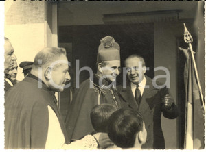 1960 ca ITALIA Card. Giovanni Battista MONTINI (PAOLO VI) in visita pastorale  Fotografia originale d'epoca. GOOD/buono  Formato: 17x12 cm originale e autentica 1