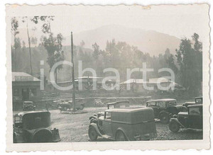 1937 AOI DESSIE' (ETIOPIA) La piazza sotto la pioggia - Foto 9x6 cm Fotografia originale d'epoca, con didascalia al verso. FAIR/discreto sbrecciatura al lato superiore Formato: 9x6 cm originale e autentica 1