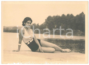 1935 ca MODA ITALIA Giovane donna in costume da bagno - Foto 18x13 cm Fotografia originale d'epoca. POOR/danneggiato rosure al lato inferiore Formato: 18x13 cm originale e autentica 1