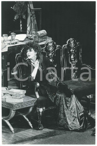 1974 ROMA TEATRO - MOLIERE "Tartufo" - Regia MISSIROLI - Francesca BENEDETTI  Fotografia originale, con didascalia al verso. GOOD/buono minime piegature angolari; minimo strappo al lato destro Formato: 20x30 cm originale e autentica 1