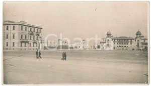 1930 ca BENGASI (LIBIA) Piazza del Re - Albergo ITALIA - Foto ANIMATA 17x10 cm Fotografia d'epoca.FOTOGRAFO: Cav. Rimoldi - BengasiCONDIZIONI: F (piccole piegature angolari, con minimo strappo)FORMATO: 17x10 cm    originale e autentica 1
