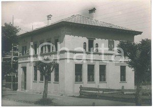 1923 TRENTO Banca Cattolica Trentina - Facciata nuova sede (4) Foto 17x12 cm Fotografia d'epoca, che mostra la nuova sede progettata dagli architetti Guido Ferrazza e Ottavio Cabiati.CONDIZIONI: G (minimi difetti di stampa)FORMATO:  17x12 cm     originale e autentica 1