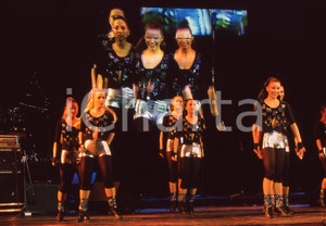 35mm vintage slide* 1999 GRANDE MEETING SANREMO gruppo ballo Ligure (1)  Diapositiva d'epoca, in formato 35 mm.CONDIZIONI: GOODE' severamente vietata la riproduzione. Tutti i diritti sono riservati.Nella diapositiva ICharta mette in vendita, sul negozio eBay e in esclusiva sul sito "icharta" il proprio archivio composto da numerose diapositive e negativi fotografici d'epoca, tutti originali e autentici, che attraversano la storia del costume italiano tra gli la fine degli anni Sessanta e Novanta.Si tratta di uno sguardo inedito sull'attualit&agrave;, la politica, la vita quotidiana, il gossip e la cultura, che fotografa il cambiamento della nazione in quest'ultimo scorcio del XX secolo. Un'occasione unica per il mercato del collezionismo, che vede finalmente disponibile un archivio eccezionale per vastit&agrave;, tematiche e condizioni, in un settore (il negativo fotografico e la diapositiva) di assoluta novit&agrave; e dalle interessanti prospettive di investimento. GOOD/buono   originale e autentica 1