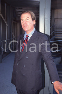 35mm vintage slide* 1995 MILANO Nicholas NEGROPONTE a convegno in Fiera (2)  Diapositiva d'epoca, in formato 35 mm.CONDIZIONI: GOODE' severamente vietata la riproduzione. Tutti i diritti sono riservati.Nella diapositiva ICharta mette in vendita, sul negozio eBay e in esclusiva sul sito "icharta" il proprio archivio composto da numerose diapositive e negativi fotografici d'epoca, tutti originali e autentici, che attraversano la storia del costume italiano tra gli la fine degli anni Sessanta e Novanta.Si tratta di uno sguardo inedito sull'attualit&agrave;, la politica, la vita quotidiana, il gossip e la cultura, che fotografa il cambiamento della nazione in quest'ultimo scorcio del XX secolo. Un'occasione unica per il mercato del collezionismo, che vede finalmente disponibile un archivio eccezionale per vastit&agrave;, tematiche e condizioni, in un settore (il negativo fotografico e la diapositiva) di assoluta novit&agrave; e dalle interessanti prospettive di investimento. GOOD/buono   originale e autentica 1