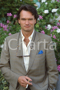 35mm vintage slide* 1987 FRANCIA - CINEMA Francois-Eric GENDRON ritratto (4)  Diapositiva d'epoca, in formato 35 mm.CONDIZIONI: GOODE' severamente vietata la riproduzione. Tutti i diritti sono riservati.Nella diapositiva ICharta mette in vendita, sul negozio eBay e in esclusiva sul sito "icharta" il proprio archivio composto da numerose diapositive e negativi fotografici d'epoca, tutti originali e autentici, che attraversano la storia del costume italiano tra gli la fine degli anni Sessanta e Novanta.Si tratta di uno sguardo inedito sull'attualit&agrave;, la politica, la vita quotidiana, il gossip e la cultura, che fotografa il cambiamento della nazione in quest'ultimo scorcio del XX secolo. Un'occasione unica per il mercato del collezionismo, che vede finalmente disponibile un archivio eccezionale per vastit&agrave;, tematiche e condizioni, in un settore (il negativo fotografico e la diapositiva) di assoluta novit&agrave; e dalle interessanti prospettive di investimento. GOOD/buono   originale e autentica 1