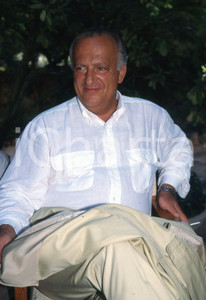 35mm vintage slide* 1999 ITALIA POLITICA Giorgio GUAZZALOCA sindaco a Bologna 19  Diapositiva d'epoca, in formato 35 mm.CONDIZIONI: GOODNella diapositiva appare ad un convegno politico.E' severamente vietata la riproduzione. Tutti i diritti sono riservati.Nella diapositiva ICharta mette in vendita, sul negozio eBay e in esclusiva sul sito "icharta" il proprio archivio composto da numerose diapositive e negativi fotografici d'epoca, tutti originali e autentici, che attraversano la storia del costume italiano tra gli la fine degli anni Sessanta e Novanta.Si tratta di uno sguardo inedito sull'attualit&agrave;, la politica, la vita quotidiana, il gossip e la cultura, che fotografa il cambiamento della nazione in quest'ultimo scorcio del XX secolo. Un'occasione unica per il mercato del collezionismo, che vede finalmente disponibile un archivio eccezionale per vastit&agrave;, tematiche e condizioni, in un settore (il negativo fotografico e la diapositiva) di assoluta novit&agrave; e dalle interessanti prospettive di investimento. GOOD/buono   originale e autentica 1