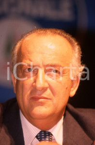 35mm vintage slide* 2002 BOLOGNA Giorgio GUAZZALOCA ritratto (3)  Diapositiva d'epoca, in formato 35 mm.CONDIZIONI: GOODNella diapositiva appare al congresso di Alleanza Nazionale.E' severamente vietata la riproduzione. Tutti i diritti sono riservati.Nella diapositiva ICharta mette in vendita, sul negozio eBay e in esclusiva sul sito "icharta" il proprio archivio composto da numerose diapositive e negativi fotografici d'epoca, tutti originali e autentici, che attraversano la storia del costume italiano tra gli la fine degli anni Sessanta e Novanta.Si tratta di uno sguardo inedito sull'attualit&agrave;, la politica, la vita quotidiana, il gossip e la cultura, che fotografa il cambiamento della nazione in quest'ultimo scorcio del XX secolo. Un'occasione unica per il mercato del collezionismo, che vede finalmente disponibile un archivio eccezionale per vastit&agrave;, tematiche e condizioni, in un settore (il negativo fotografico e la diapositiva) di assoluta novit&agrave; e dalle interessanti prospettive di investimento. GOOD/buono   originale e autentica 1