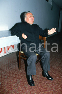 35mm vintage slide* 1990 AMELIA (TR)  Don Pierino GELMINI ritratto (11)  Diapositiva d'epoca, in formato 35 mm.CONDIZIONI: GOODE' severamente vietata la riproduzione. Tutti i diritti sono riservati.Nella diapositiva ICharta mette in vendita, sul negozio eBay e in esclusiva sul sito "icharta" il proprio archivio composto da numerose diapositive e negativi fotografici d'epoca, tutti originali e autentici, che attraversano la storia del costume italiano tra gli la fine degli anni Sessanta e Novanta.Si tratta di uno sguardo inedito sull'attualit&agrave;, la politica, la vita quotidiana, il gossip e la cultura, che fotografa il cambiamento della nazione in quest'ultimo scorcio del XX secolo. Un'occasione unica per il mercato del collezionismo, che vede finalmente disponibile un archivio eccezionale per vastit&agrave;, tematiche e condizioni, in un settore (il negativo fotografico e la diapositiva) di assoluta novit&agrave; e dalle interessanti prospettive di investimento. GOOD/buono   originale e autentica 1