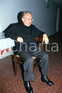 35mm vintage slide* 1990 AMELIA (TR)  Don Pierino GELMINI ritratto (17)  Diapositiva d'epoca, in formato 35 mm.CONDIZIONI: GOODE' severamente vietata la riproduzione. Tutti i diritti sono riservati.Nella diapositiva ICharta mette in vendita, sul negozio eBay e in esclusiva sul sito "icharta" il proprio archivio composto da numerose diapositive e negativi fotografici d'epoca, tutti originali e autentici, che attraversano la storia del costume italiano tra gli la fine degli anni Sessanta e Novanta.Si tratta di uno sguardo inedito sull'attualit&agrave;, la politica, la vita quotidiana, il gossip e la cultura, che fotografa il cambiamento della nazione in quest'ultimo scorcio del XX secolo. Un'occasione unica per il mercato del collezionismo, che vede finalmente disponibile un archivio eccezionale per vastit&agrave;, tematiche e condizioni, in un settore (il negativo fotografico e la diapositiva) di assoluta novit&agrave; e dalle interessanti prospettive di investimento. GOOD/buono   originale e autentica 1