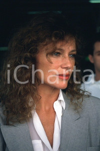 35mm vintage slide* 1995 VENEZIA Jacqueline BISSET alla mostra del cinema (2)  Diapositiva d'epoca, in formato 35 mm.CONDIZIONI: GOODNella diapositiva ICharta mette in vendita, sul negozio eBay e in esclusiva sul sito "icharta" il proprio archivio composto da numerose diapositive e negativi fotografici d'epoca, tutti originali e autentici, che attraversano la storia del costume italiano tra gli la fine degli anni Sessanta e Novanta.Si tratta di uno sguardo inedito sull'attualit&agrave;, la politica, la vita quotidiana, il gossip e la cultura, che fotografa il cambiamento della nazione in quest'ultimo scorcio del XX secolo. Un'occasione unica per il mercato del collezionismo, che vede finalmente disponibile un archivio eccezionale per vastit&agrave;, tematiche e condizioni, in un settore (il negativo fotografico e la diapositiva) di assoluta novit&agrave; e dalle interessanti prospettive di investimento. GOOD/buono   originale e autentica 1