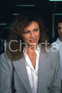 35mm vintage slide* 1995 VENEZIA Jacqueline BISSET alla mostra del cinema (4)  Diapositiva d'epoca, in formato 35 mm.CONDIZIONI: GOODNella diapositiva ICharta mette in vendita, sul negozio eBay e in esclusiva sul sito "icharta" il proprio archivio composto da numerose diapositive e negativi fotografici d'epoca, tutti originali e autentici, che attraversano la storia del costume italiano tra gli la fine degli anni Sessanta e Novanta.Si tratta di uno sguardo inedito sull'attualit&agrave;, la politica, la vita quotidiana, il gossip e la cultura, che fotografa il cambiamento della nazione in quest'ultimo scorcio del XX secolo. Un'occasione unica per il mercato del collezionismo, che vede finalmente disponibile un archivio eccezionale per vastit&agrave;, tematiche e condizioni, in un settore (il negativo fotografico e la diapositiva) di assoluta novit&agrave; e dalle interessanti prospettive di investimento. GOOD/buono   originale e autentica 1