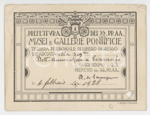 1928 ROMA Musei e gallerie pontificie - Tessera di Anna Maria CIARANFI - 12x9 cm Tessera d'epoca.  FAIR/discreto Piegature e gualciture agli angoli, foro da vidimazione all'angolo inferiore destro Formato: 12x9 cm originale e autentica 1