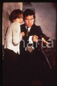 35mm vintage slide* 1995 FILM "GOLDENEYE" Pierce BROSNAN Izabella SCORUPCO (1)