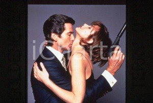 35mm vintage slide* 1995 FILM "GOLDENEYE" Pierce BROSNAN Izabella SCORUPCO (2)