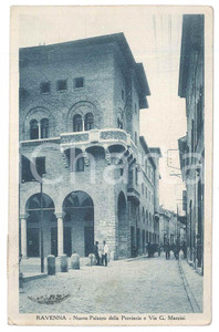 1930 RAVENNA Nuovo Palazzo della Provincia e via Mazzini - Cartolina ANIMATA  Cartolina postale d'epoca, non viaggiata.  FAIR/discreto lievi piegature angolari Formato: 9x14 cm originale e autentica 1