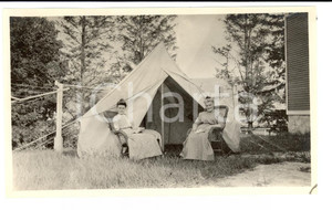 Fotografia d epoca originale 1912 ADAMS MA, USA BETTS family painting in the garden  Photo 1