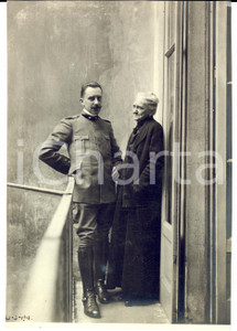 Fotografia d epoca originale 1918 WW1 Ritratto di un tenente di ARTIGLIERIA con l anziana madre Foto 1