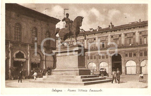 Cartolina originale da collezione 1951 BOLOGNA Piazza VITTORIO EMANUELE Cartolina ANIMATA FP VG 1