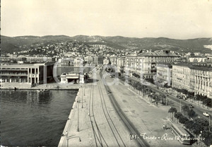 Cartolina originale da collezione 1957 TRIESTE Veduta panoramica  RIVA III NOVEMBRE  CORRIERA Cartolina FG VG 1
