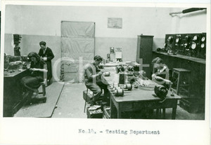 Fotografia d epoca originale 1950 ca MILANO Sala collaudo C.E.T. srl Costruz. elettromeccaniche telefoniche 1