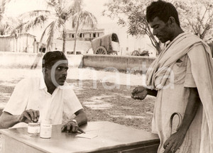 Fotografia d epoca originale 1980 ca INDIA Two million Indians with TUBERCOLOSIS Photo WHO General sports 1