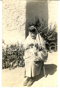 Fotografia d epoca originale 1939 AREA ALBANESE Anziana donna in costume tradizionale Foto FP 1