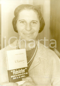 Fotografia d epoca originale 1969 PARIS Annie GUEHENNO prix pour son livre L EPREUVE Fotografia 1