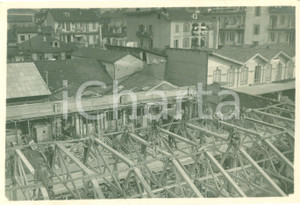 Fotografia d epoca originale 1935 ca VERCELLI Operai costruiscono tetto di fabbrica FOTOGRAFIA 1