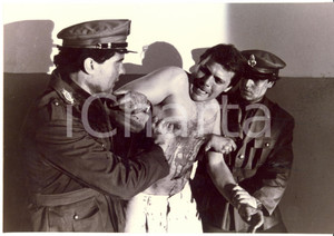 Fotografia d epoca originale 1988 GLI INVISIBILI Pasquale SQUITIERI Foto di scena DONATO PLACIDO 1