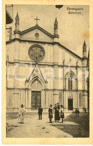 Cartolina originale da collezione 1930 ca CARMAGNOLA TO Piazza della cattedrale Cartolina ANIMATA FP NV 1