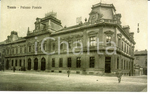 Cartolina originale da collezione 1920 ca TRENTO Veduta del palazzo POSTALE con milite Cartolina FP NV 1